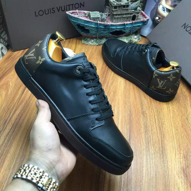LV Men shoes 1:1 quality-183
