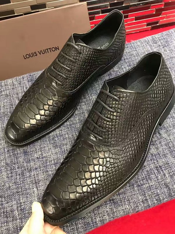 LV Men shoes 1:1 quality-472