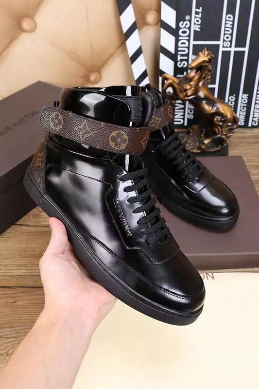 LV Men shoes 1:1 quality-535