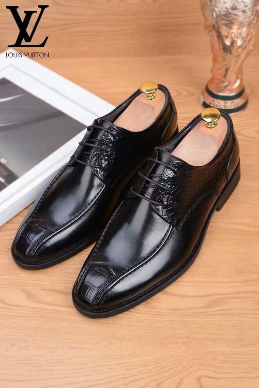 LV Men shoes 1:1 quality-540