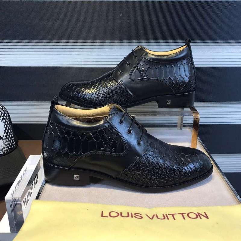LV Men shoes 1:1 quality-574