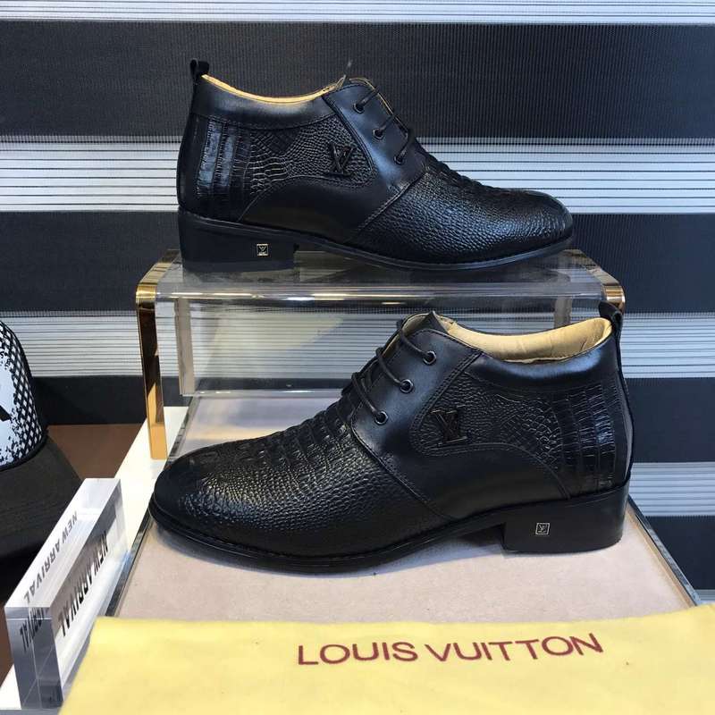 LV Men shoes 1:1 quality-575