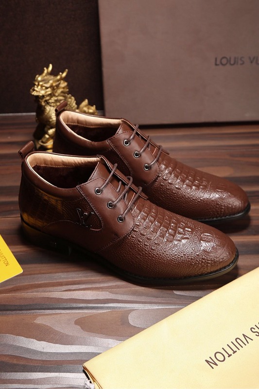 LV Men shoes 1:1 quality-587