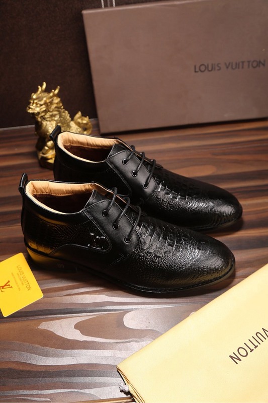 LV Men shoes 1:1 quality-588