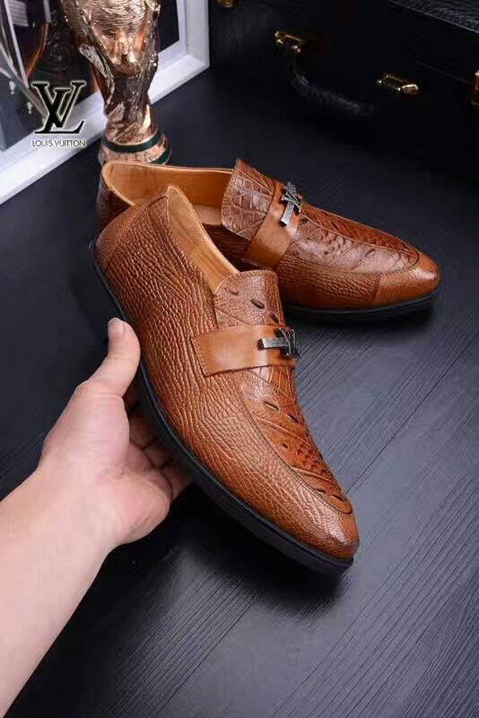 LV Men shoes 1:1 quality-703
