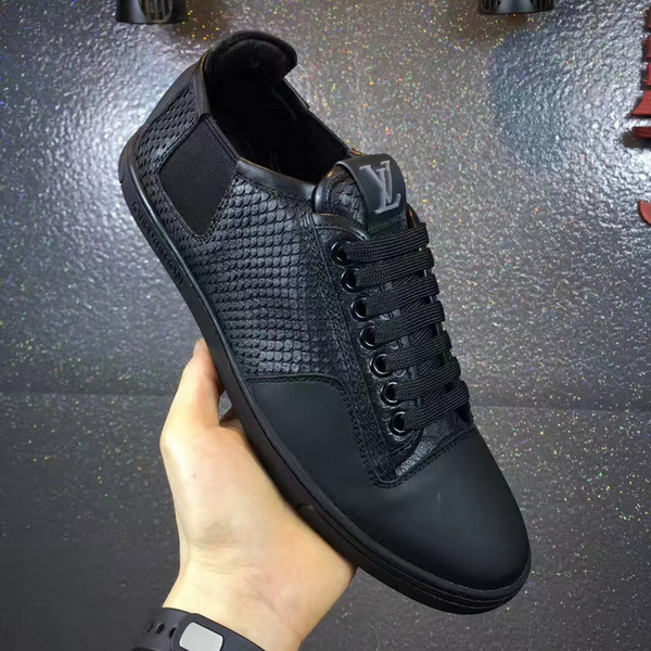 LV Men shoes 1:1 quality-820