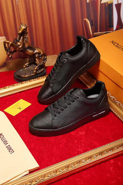 LV Men shoes 1:1 quality-925