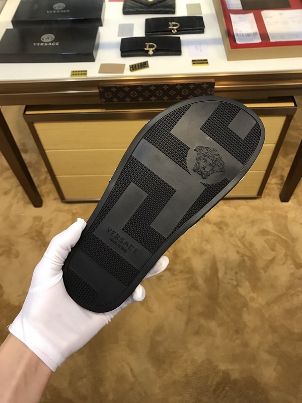 V men slippers AAA-095