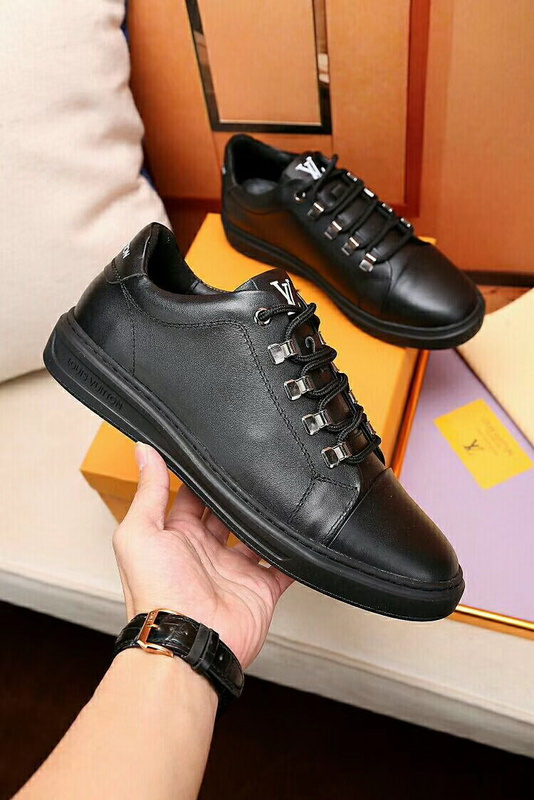 LV Men shoes 1:1 quality-1138