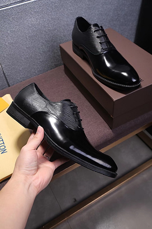 LV Men shoes 1:1 quality-1368