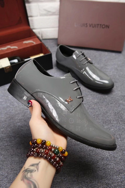 LV Men shoes 1:1 quality-1381