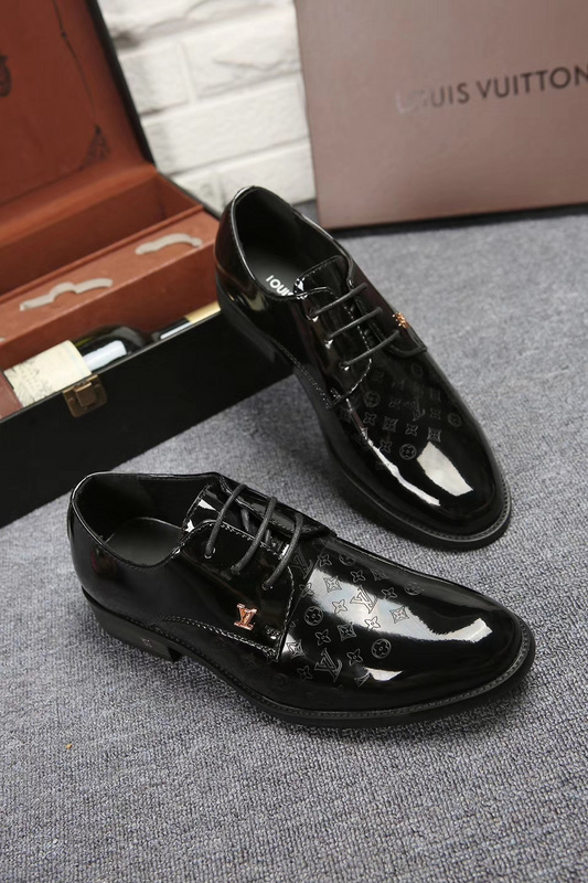 LV Men shoes 1:1 quality-1556