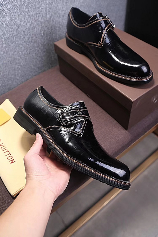 LV Men shoes 1:1 quality-1558