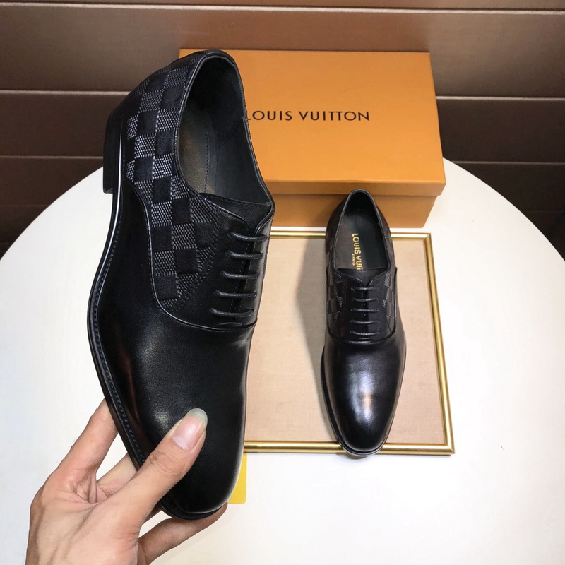LV Men shoes 1;1 quality-1915