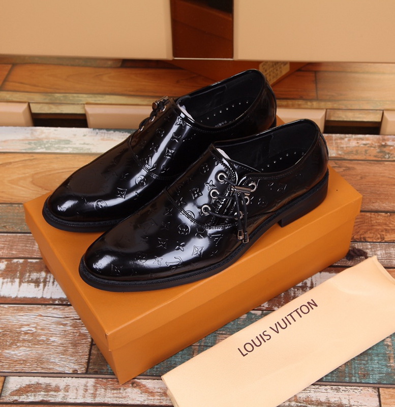 LV Men shoes 1;1 quality-1996