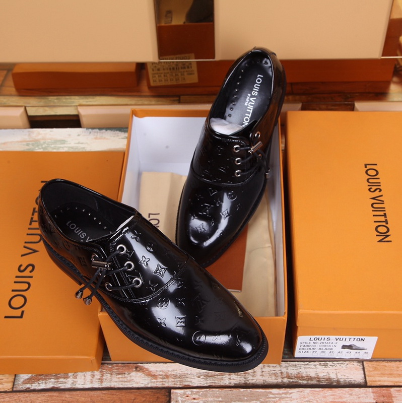 LV Men shoes 1;1 quality-1996