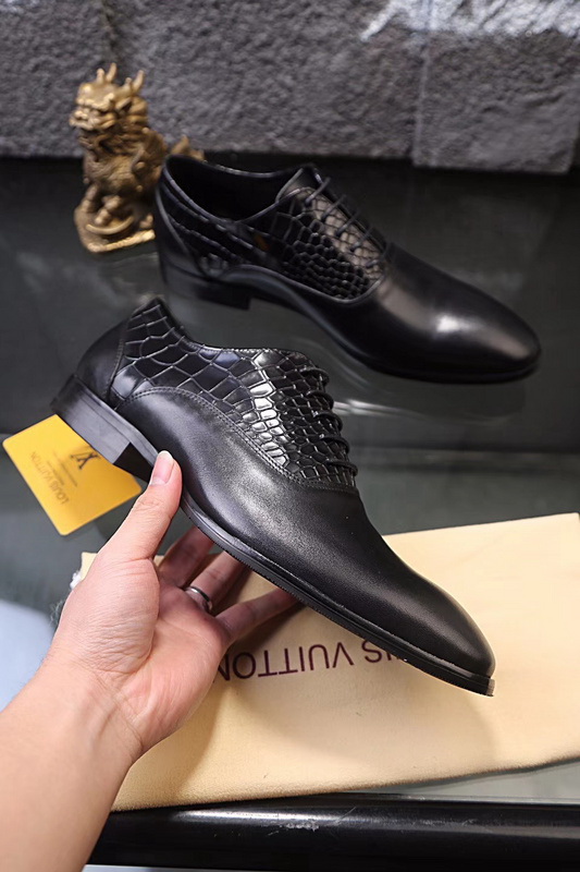 LV Men shoes 1:1 quality-983