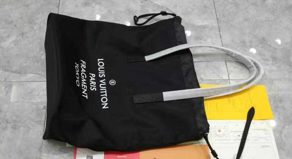 2017 LV Cabas Light bag
