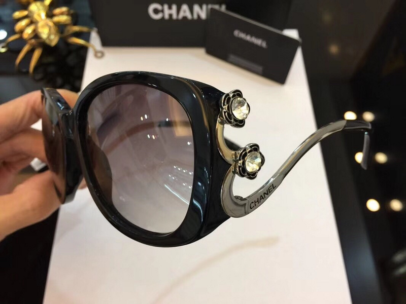 CHNL Sunglasses AAAA-151