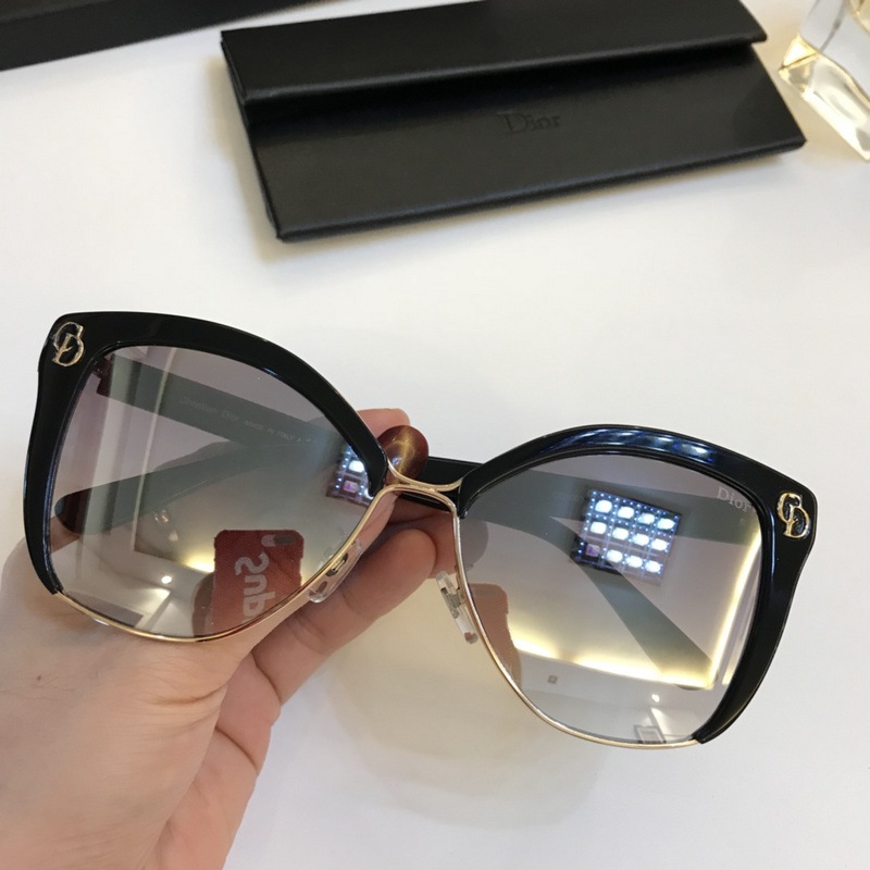 Dior Sunglasses AAAA-135