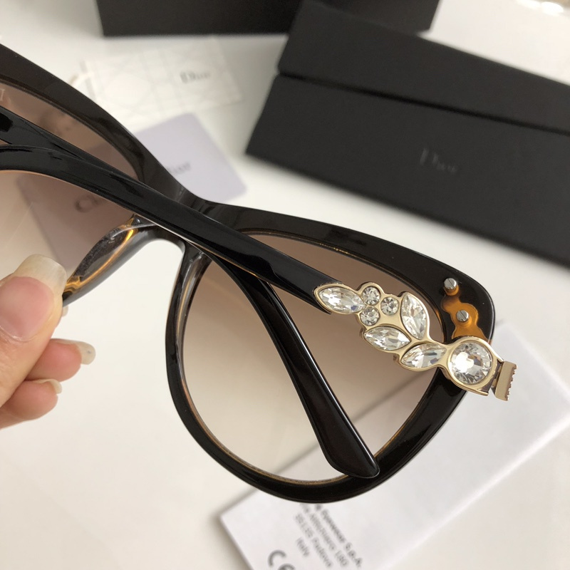 Dior Sunglasses AAAA-886