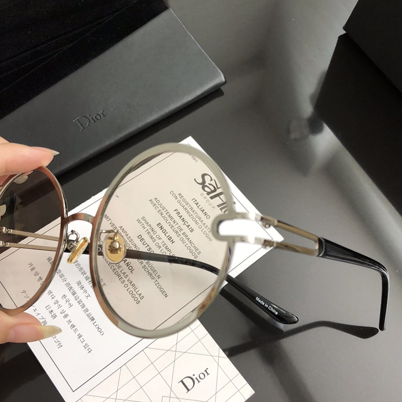 Dior Sunglasses AAAA-935
