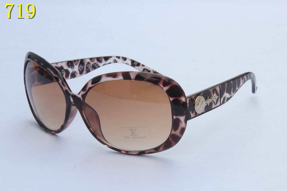 LV Sunglasses AAA-673