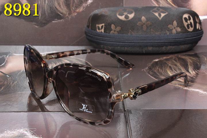 LV Sunglasses AAA-698