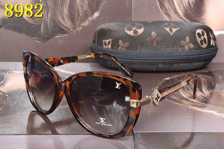 LV Sunglasses AAA-699