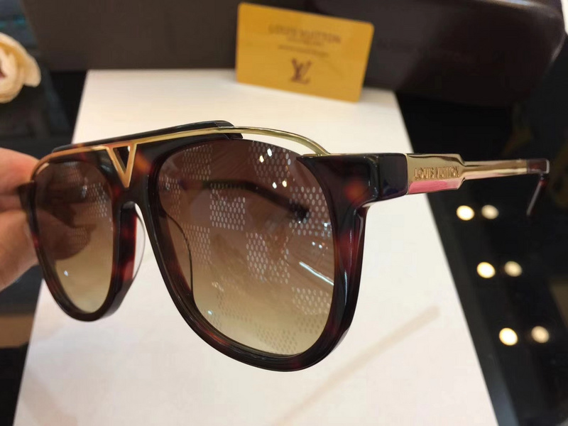 LV Sunglasses AAAA-018