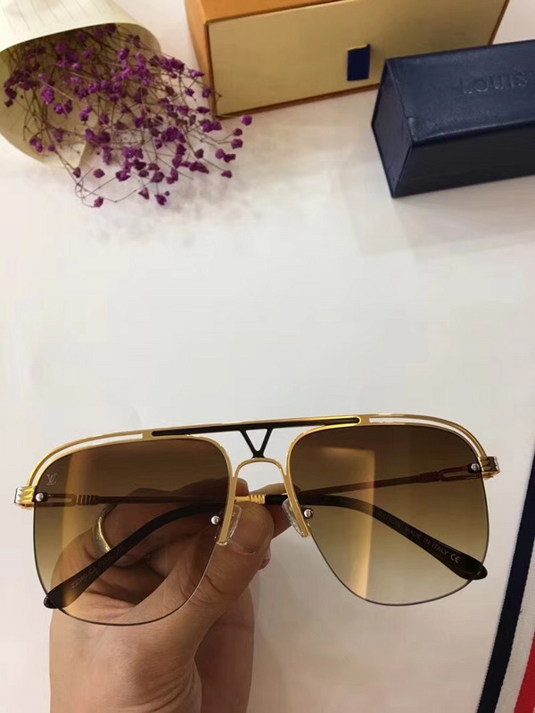 LV Sunglasses AAAA-204
