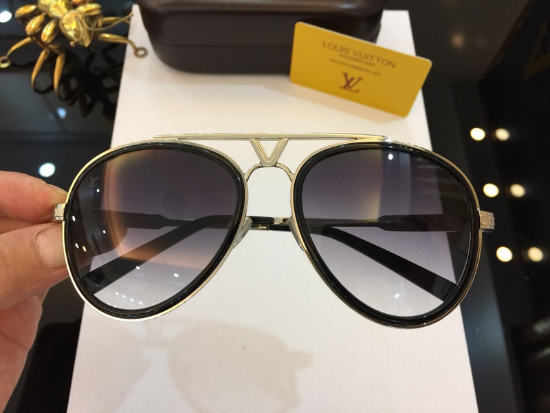 LV Sunglasses AAAA-513
