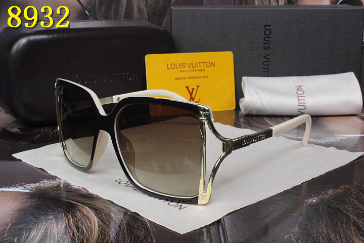 LV Sunglasses AAA-126