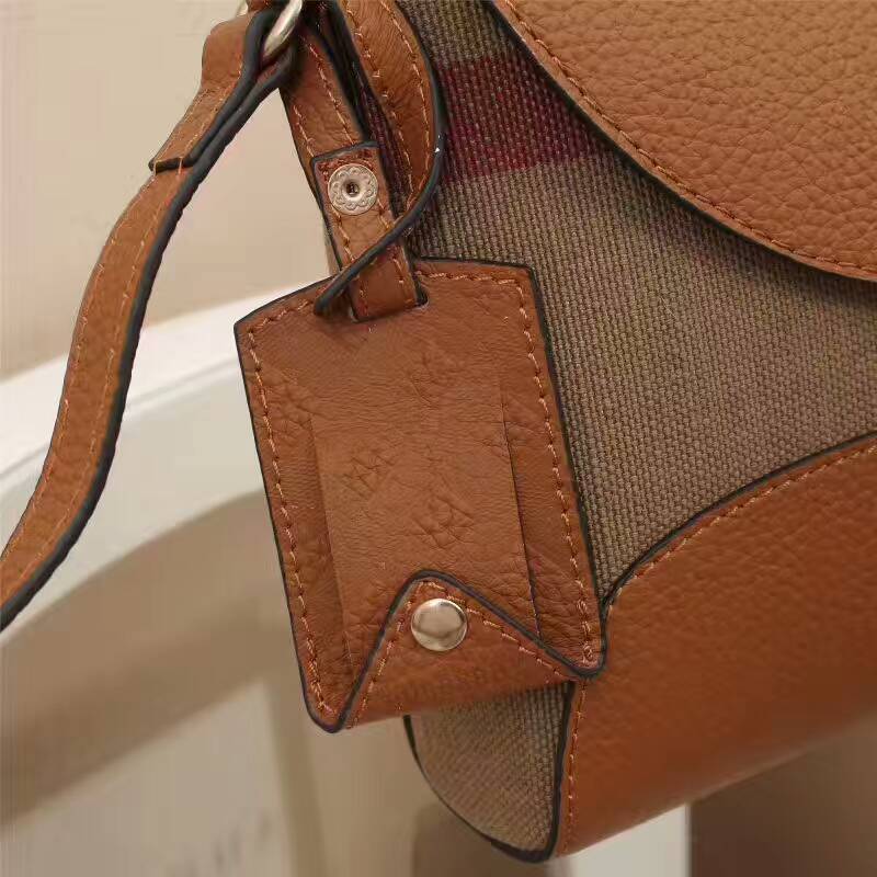 Burberry Handbags AAA-100