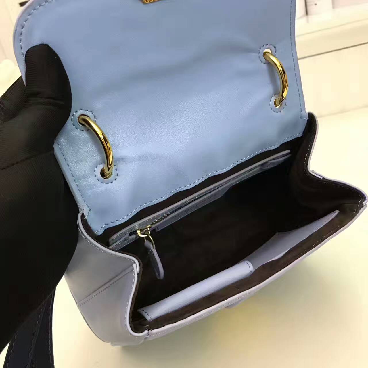 Burberry Handbags AAA-112