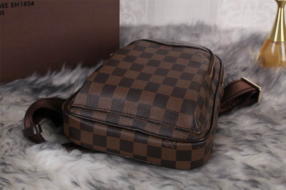 LV Backpack 1:1 Quality-003