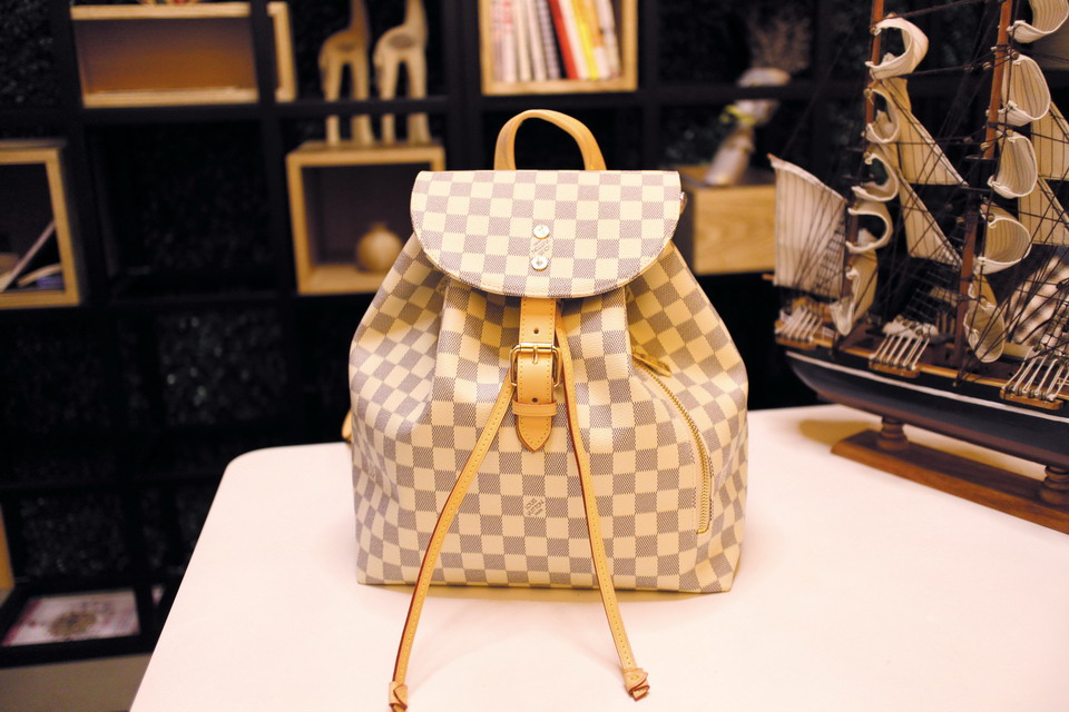 LV Backpack 1:1 Quality-067