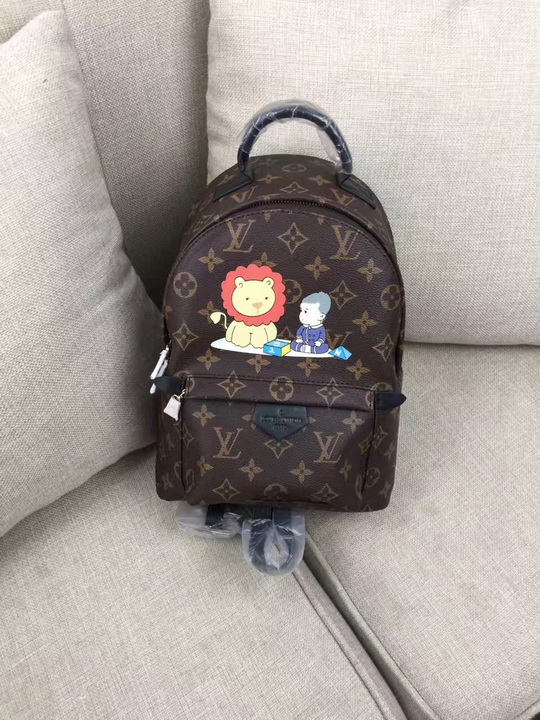 LV Backpack 1:1 Quality-095