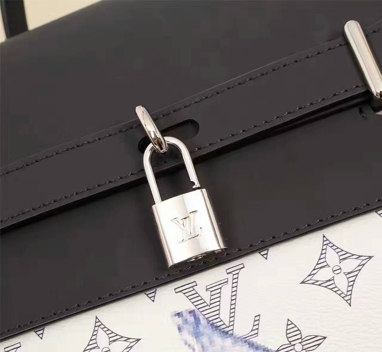 LV Backpack 1:1 Quality-126
