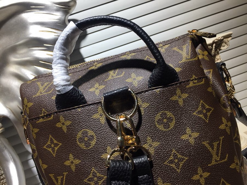 LV Backpack 1;1 Quality-152