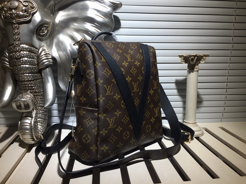 LV Backpack 1;1 Quality-152