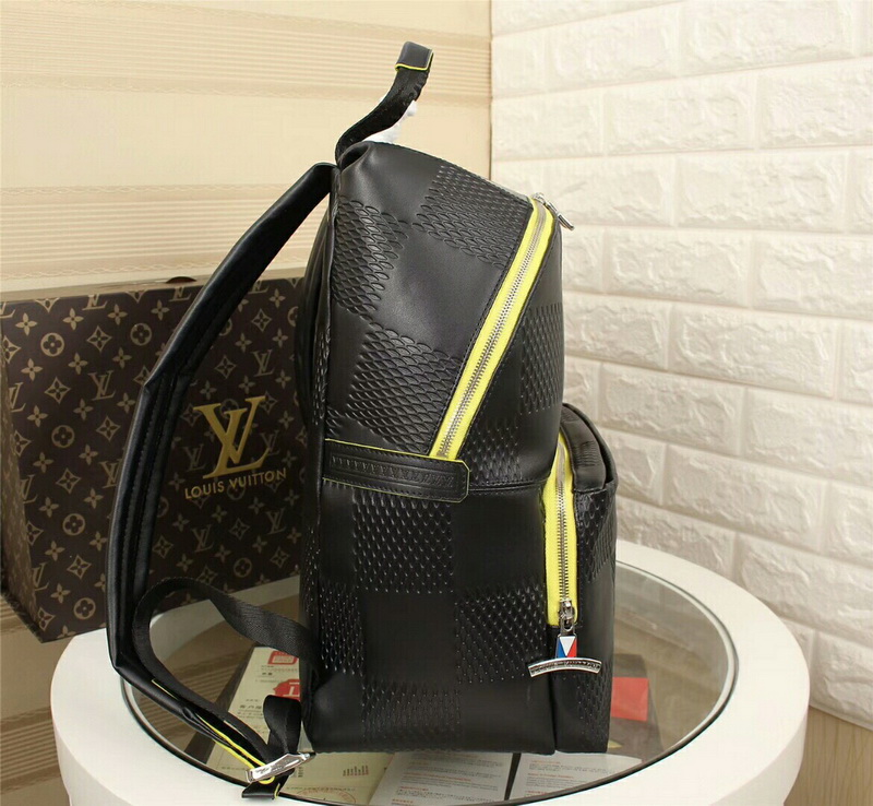 LV Backpack 1;1 Quality-160