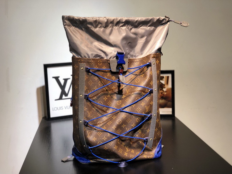LV Backpack 1;1 Quality-161