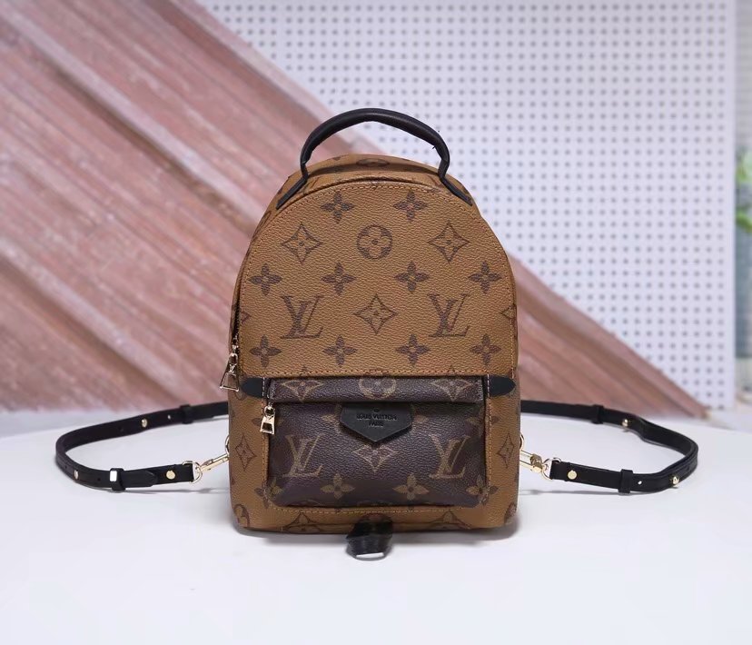 LV Backpack 1;1 Quality-180