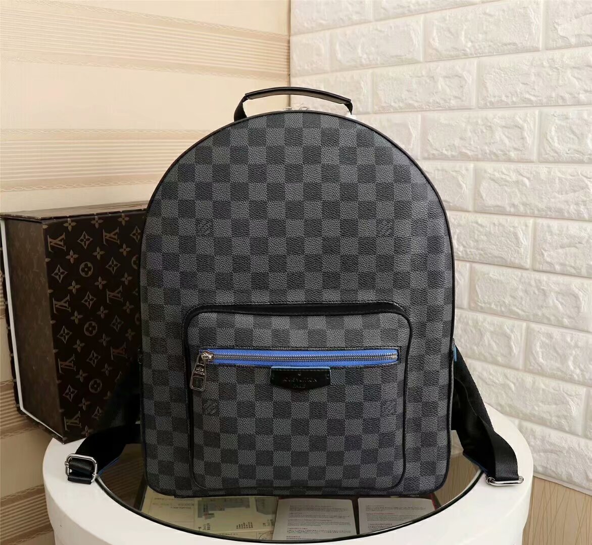 LV Backpack 1;1 Quality-200