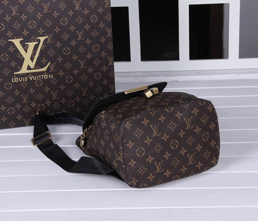 LV Backpack 11 Quality-022