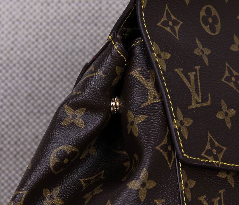 LV Backpack 11 Quality-026