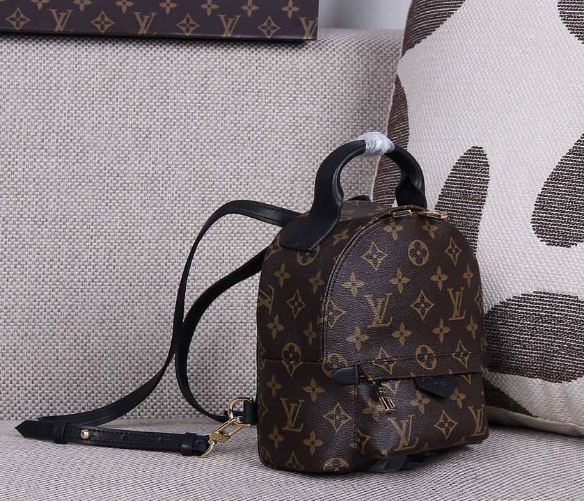 LV Backpack 11 Quality-030