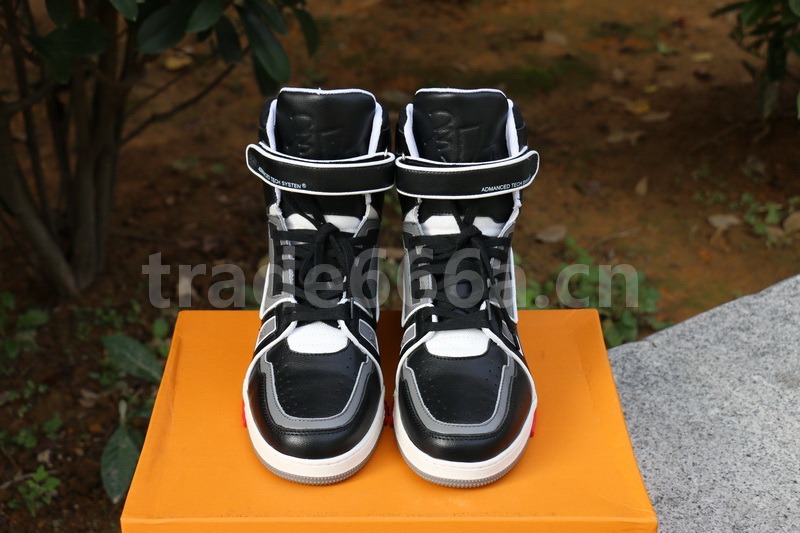 LV Men shoes 1;1 quality-2192