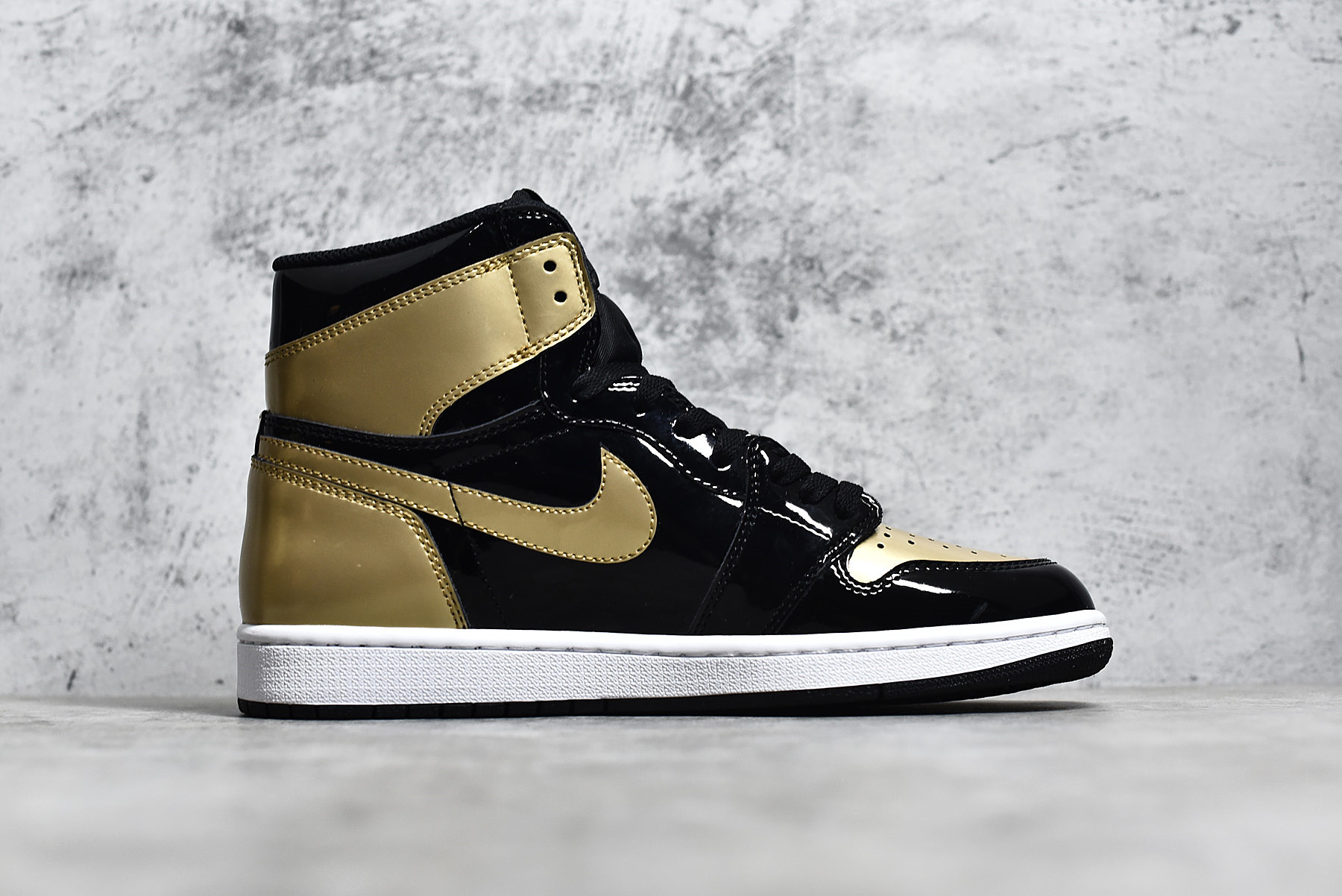 Authentic Air Jordan 1 Gold Toe One of One